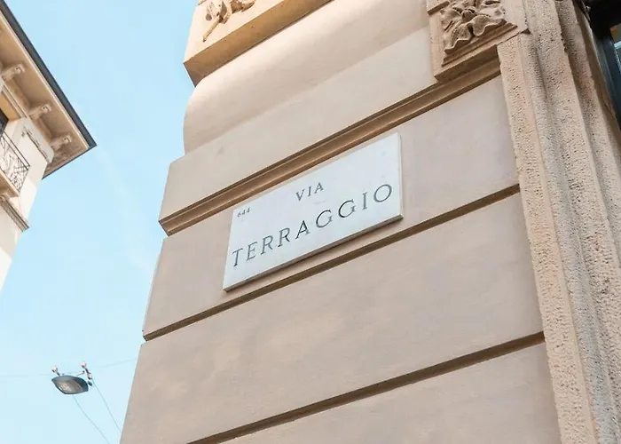 R Sterlizia House