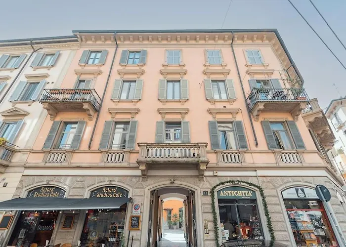 R Sterlizia House