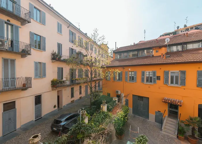 R Sterlizia House